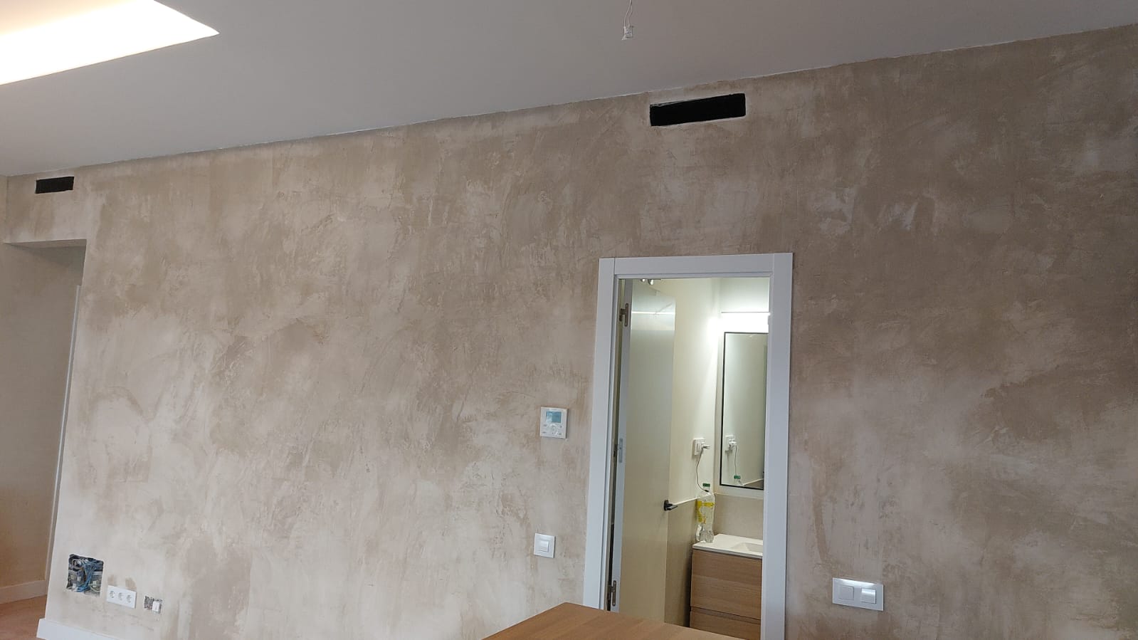 Alta decoración y pintura efecto estuco